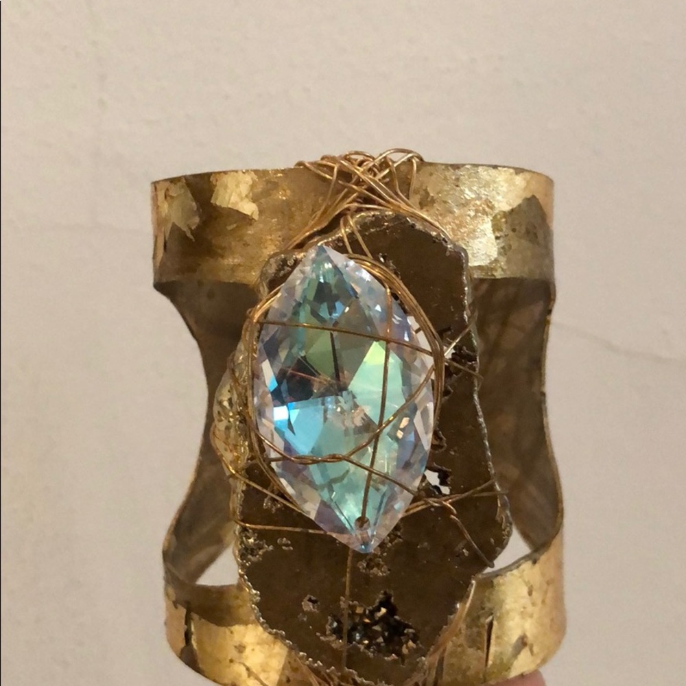 Chic Metallic Statement Bracelet - image 1